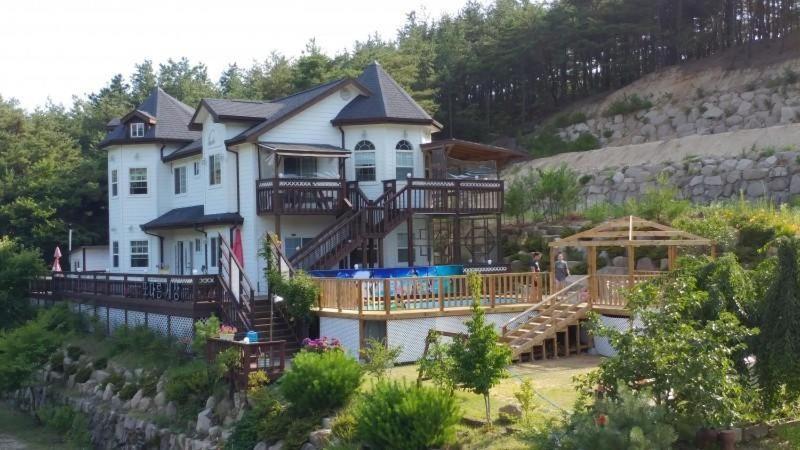 Another World Pension 경주 외부 사진